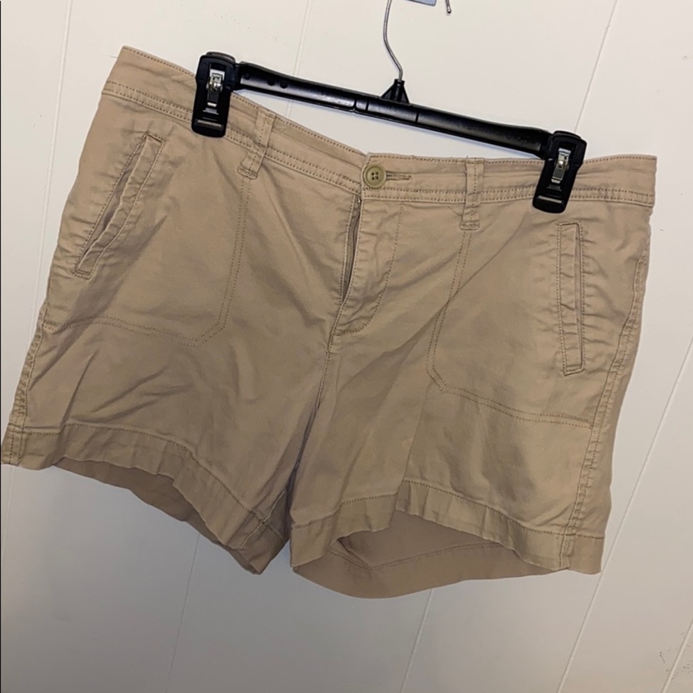 women’s khaki shorts